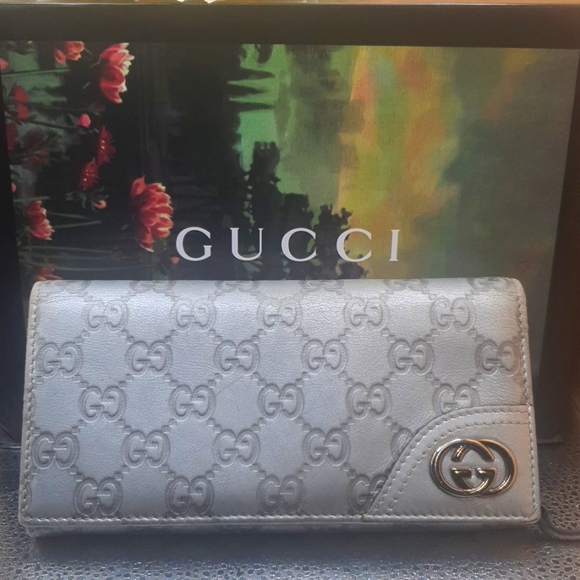 RARE☘️GUCCI GG SILVER METALLIC Leather Wallet.-Snap closer is broken. Very Clean - Picture 1 of 11